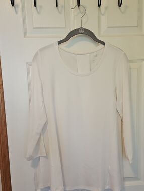 Susan Graver Women's White Long-Sleeve Scoop Neck Tunic. Size XS.